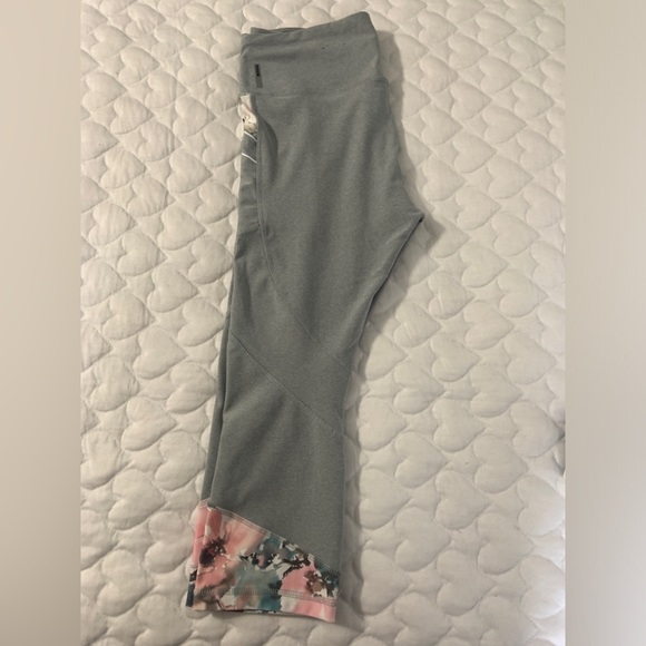 RBX Gray Athletic Leggings with Floral Accents, XL - Picture 3 of 4
